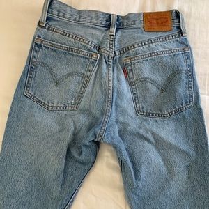 Levi’s 501 skinny distressed jeans. Size 25